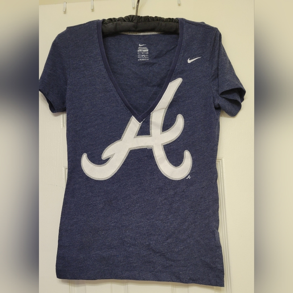 Womens Size S Nike Atlanta Braves V-Neck T-Shirt